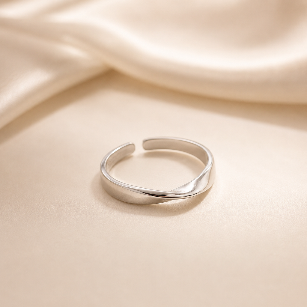 Zilvaré Éline Ring – Verstelbare 925 zilveren ring met elegante golfvorm
