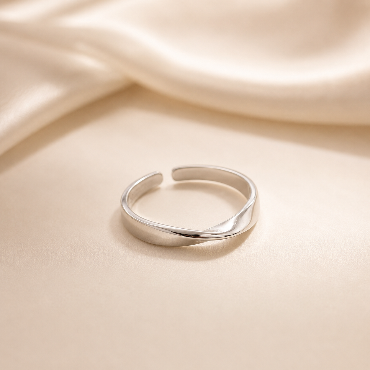 Zilvaré Éline Ring – Verstelbare 925 zilveren ring met elegante golfvorm
