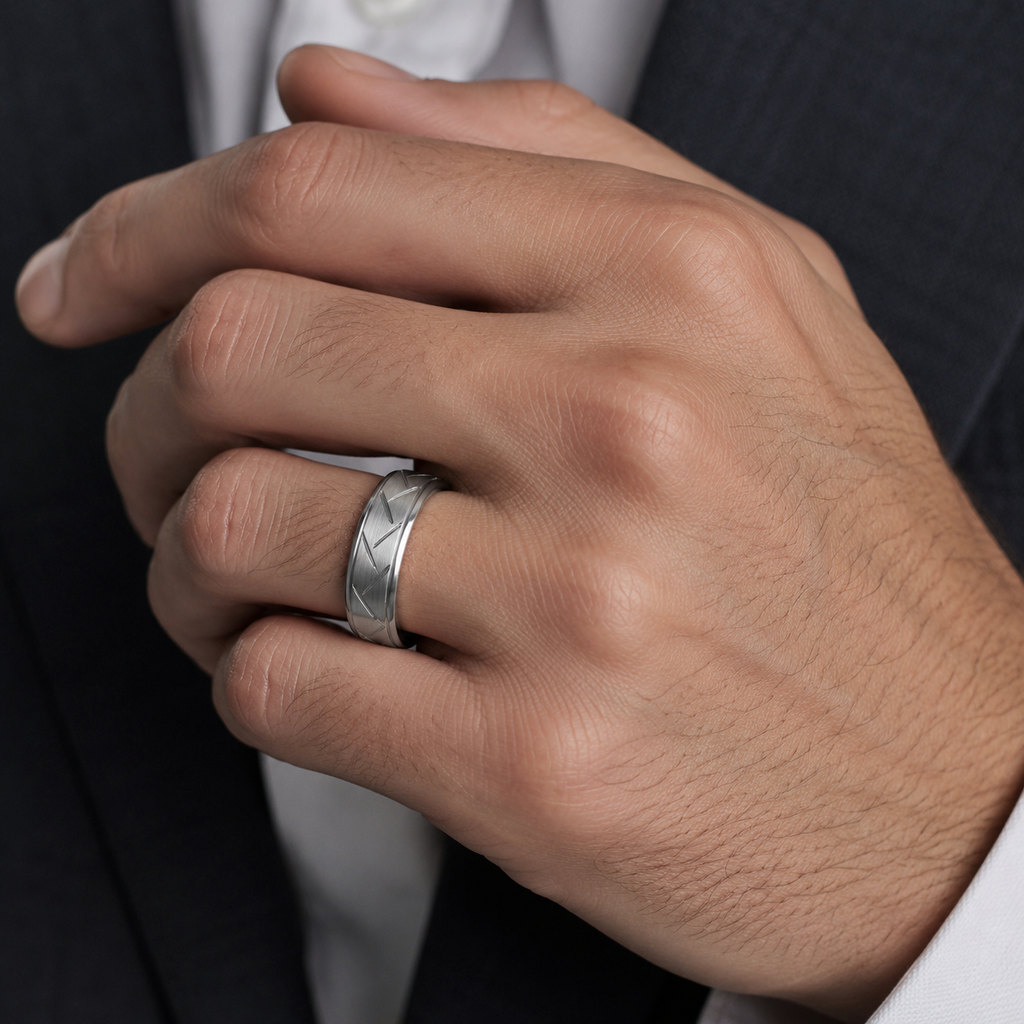 Zilvaré Mauro Ring - Roestvrijstalen ring met modern chevron design