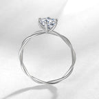 Zilvaré Solène Ring – Verfijnde zilverkleurige ring met zirkonia en twist design