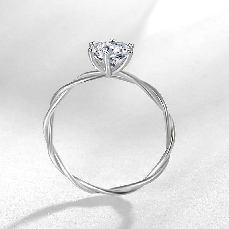 Zilvaré Solène Ring – Verfijnde zilverkleurige ring met zirkonia en twist design